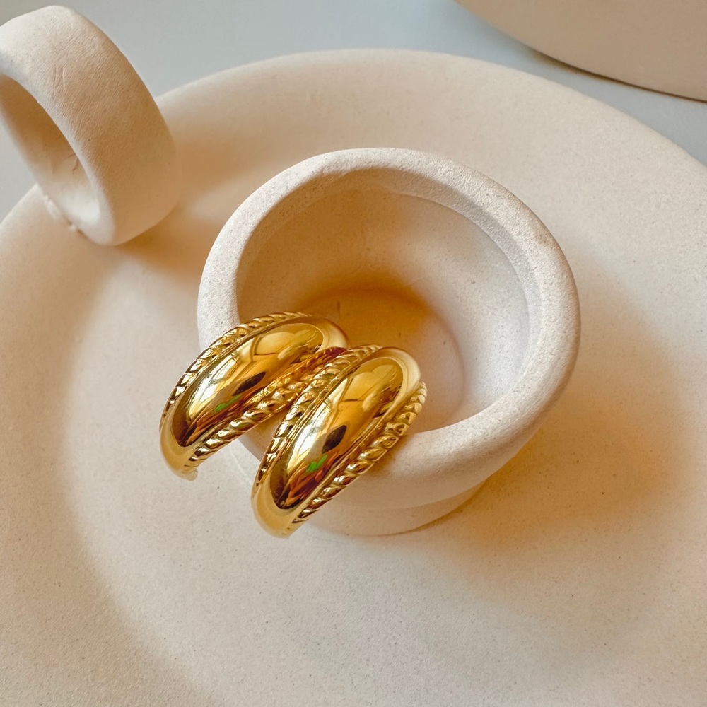 Vinatge earring 18k gold plated